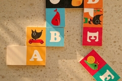 exposition-interactive-tout-petits-pour-mediatheques-jeu-dominos-comptines-scaled