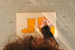 exposition-interactive-tout-petits-pour-mediatheques-promenons-nous-dans-les-bois-les-bottes-2-scaled